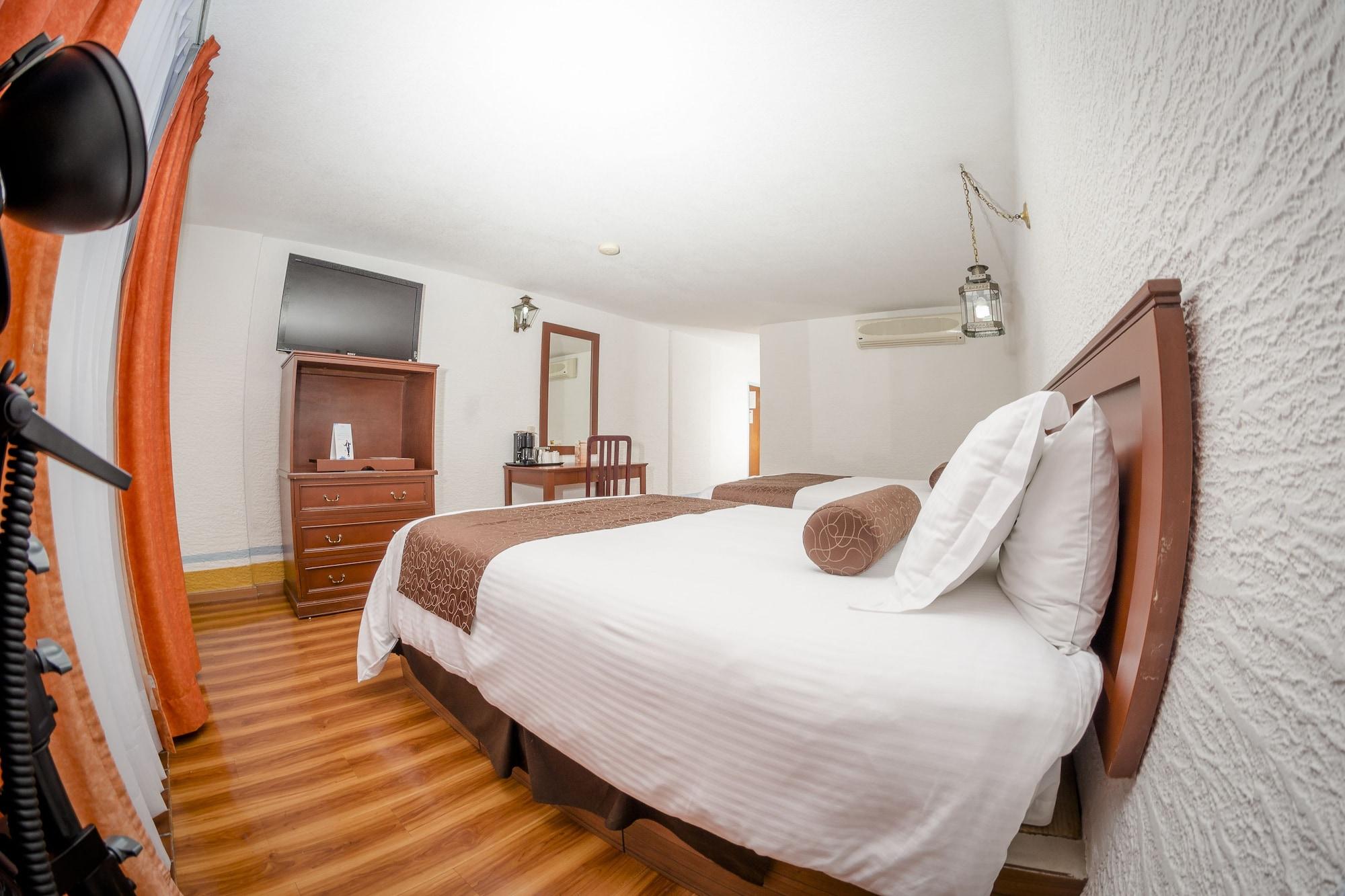 Howard Johnson By Wyndham Morelia Calle Real Exteriér fotografie