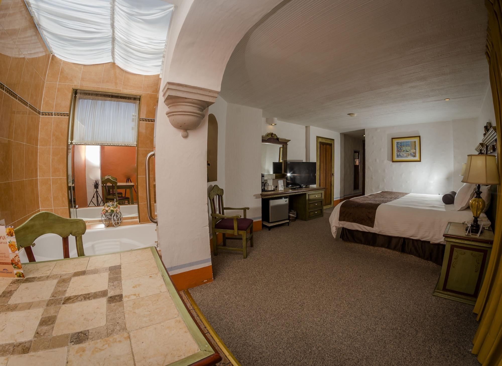 Howard Johnson By Wyndham Morelia Calle Real Exteriér fotografie