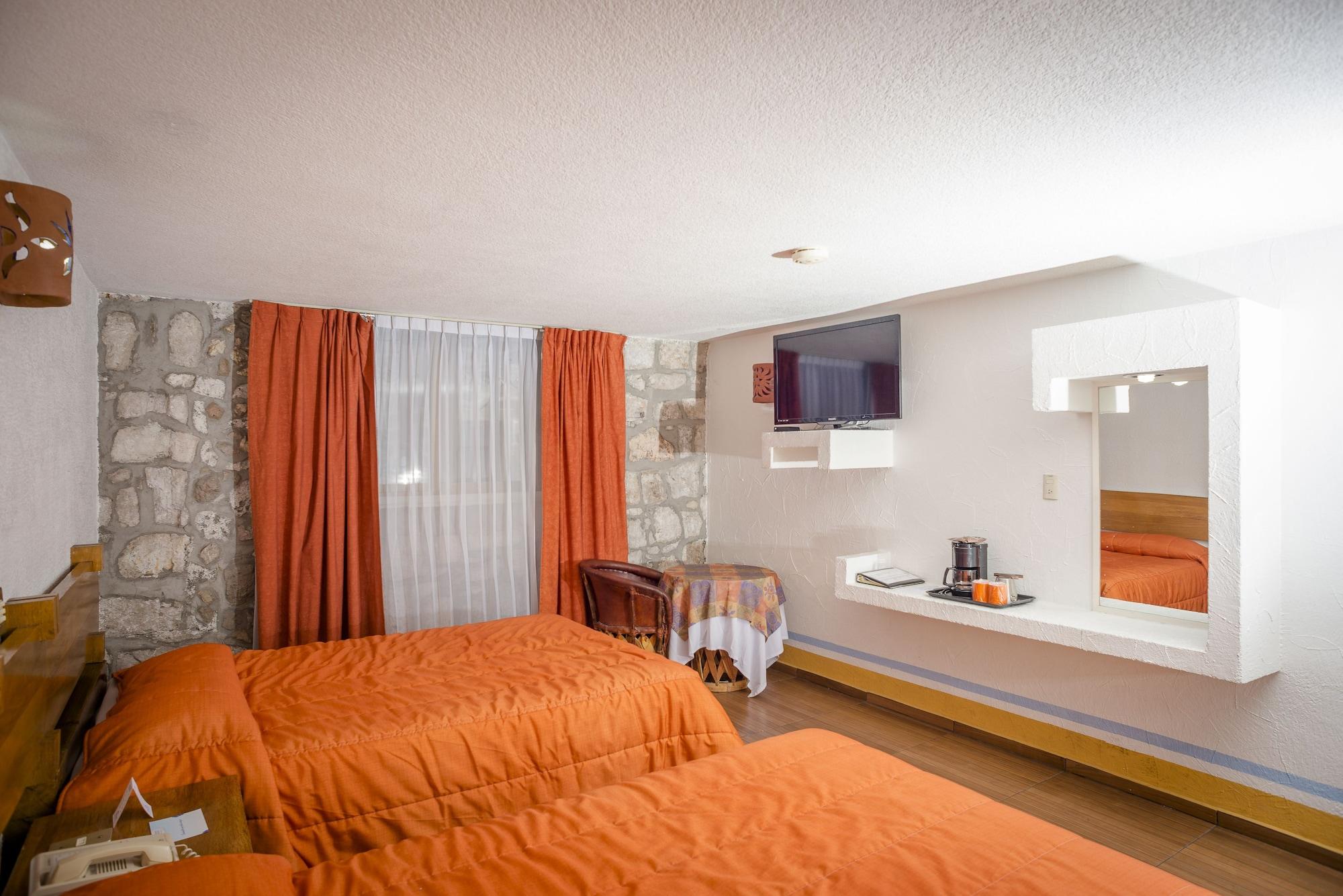 Howard Johnson By Wyndham Morelia Calle Real Exteriér fotografie