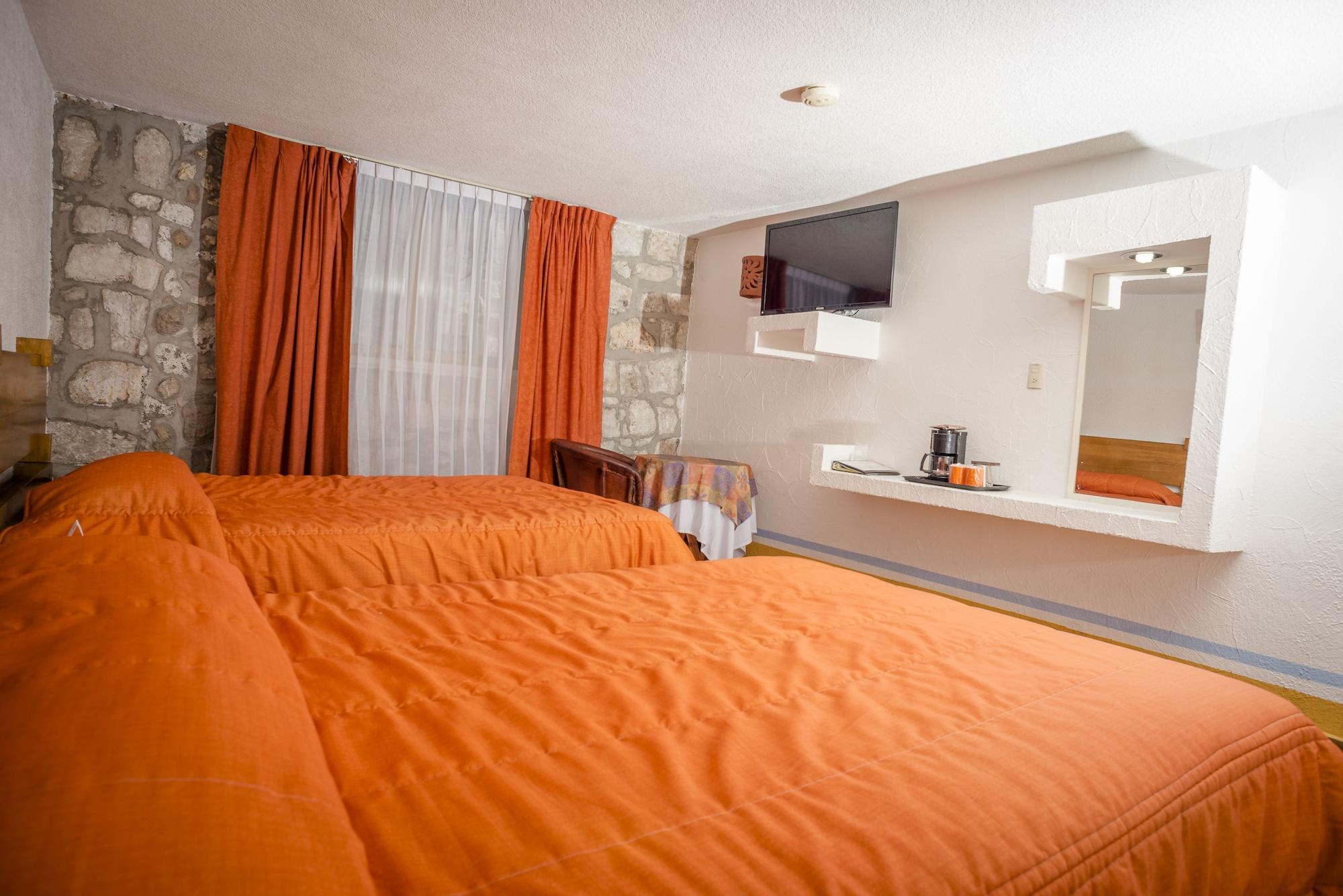 Howard Johnson By Wyndham Morelia Calle Real Exteriér fotografie