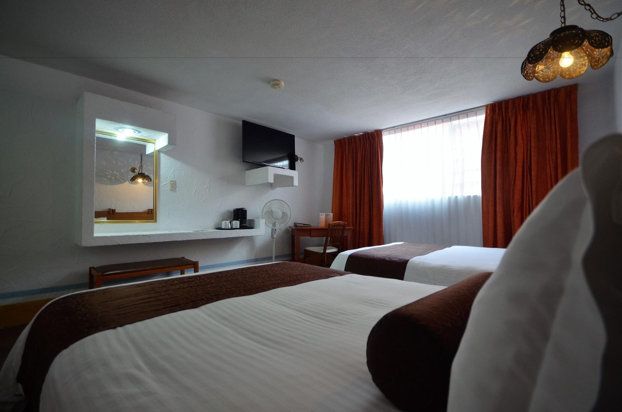 Howard Johnson By Wyndham Morelia Calle Real Exteriér fotografie