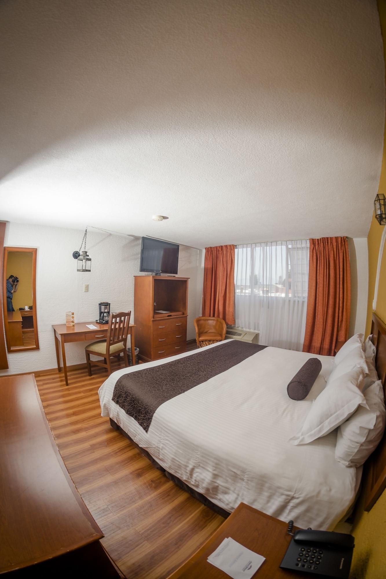 Howard Johnson By Wyndham Morelia Calle Real Exteriér fotografie