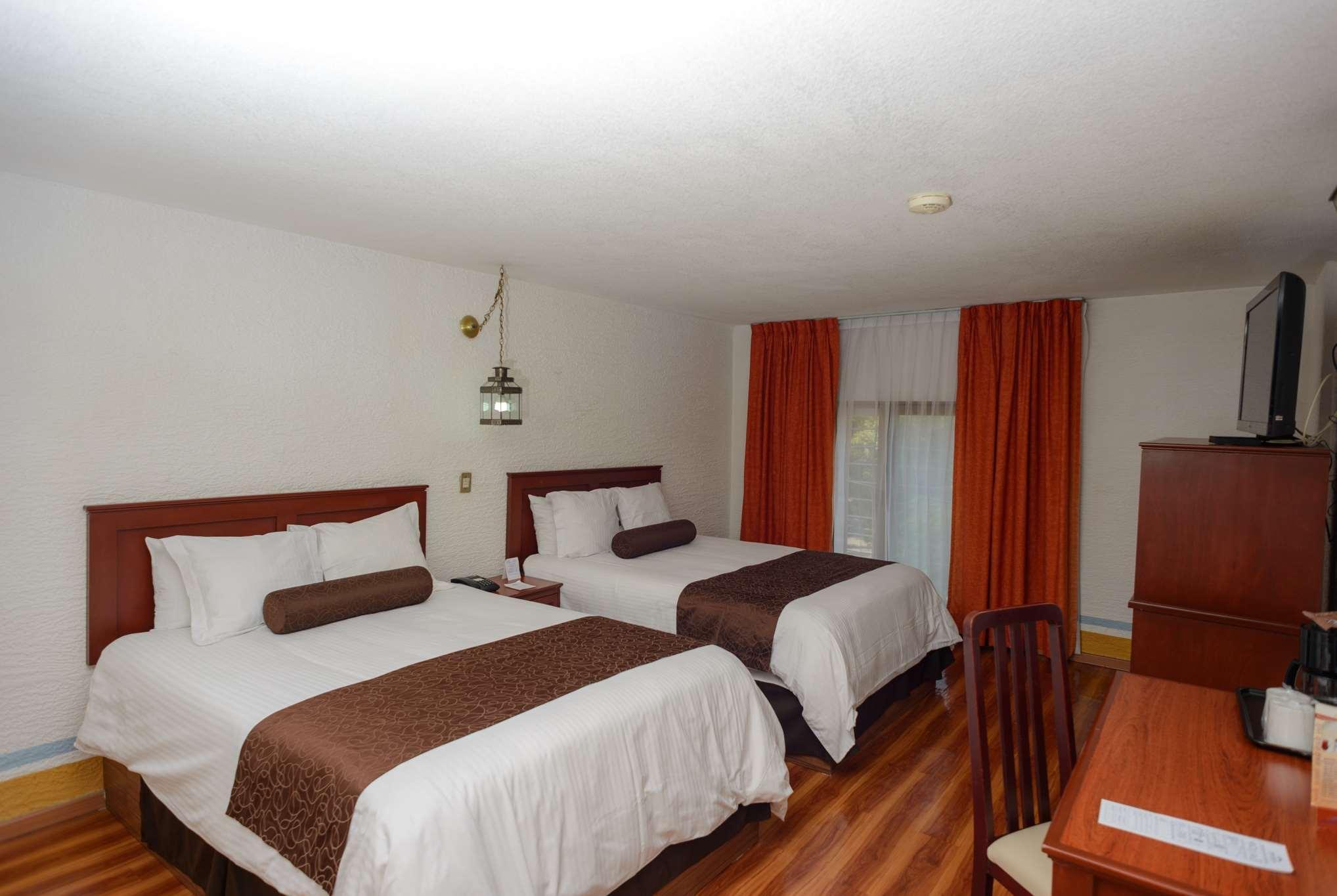Howard Johnson By Wyndham Morelia Calle Real Exteriér fotografie