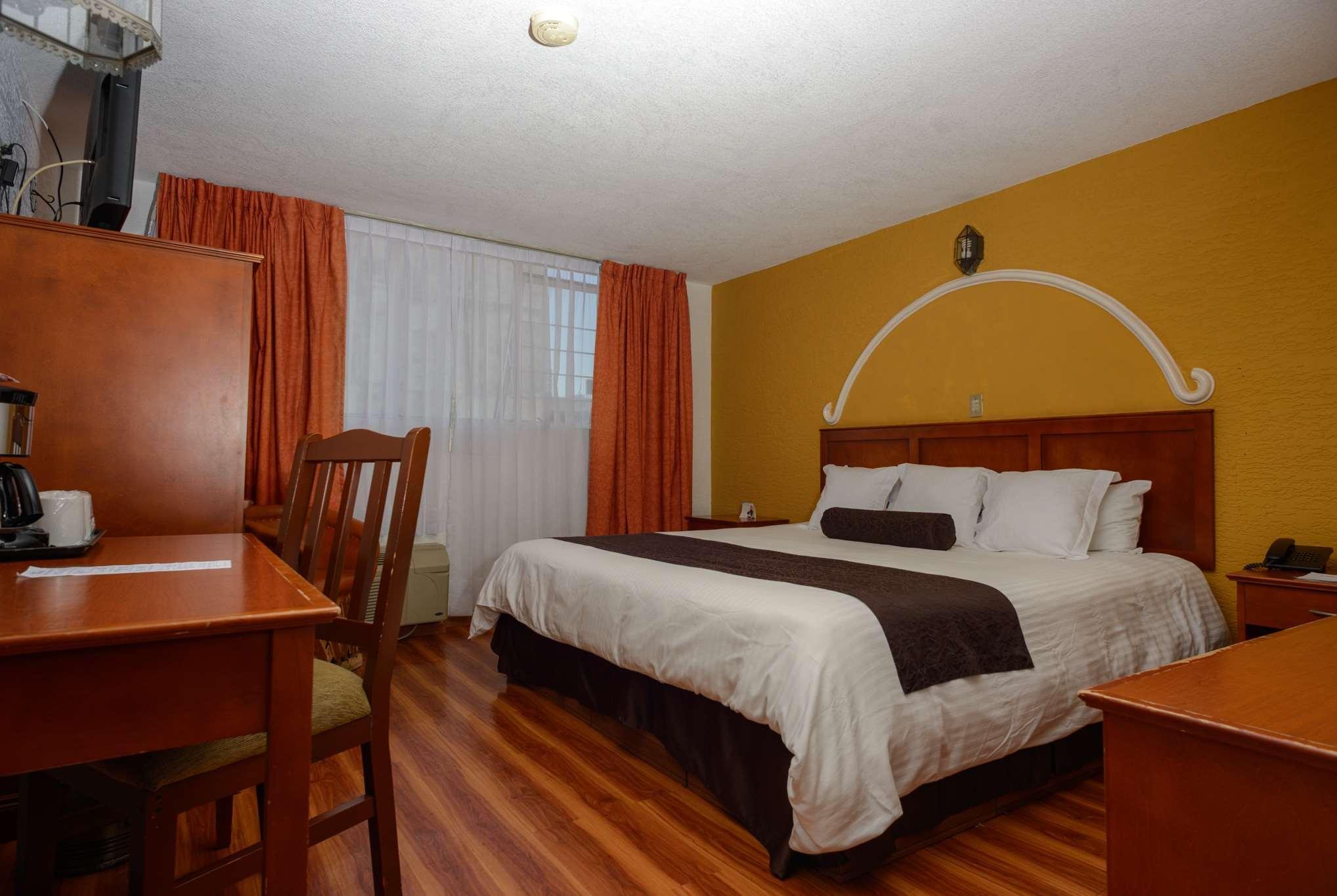 Howard Johnson By Wyndham Morelia Calle Real Exteriér fotografie