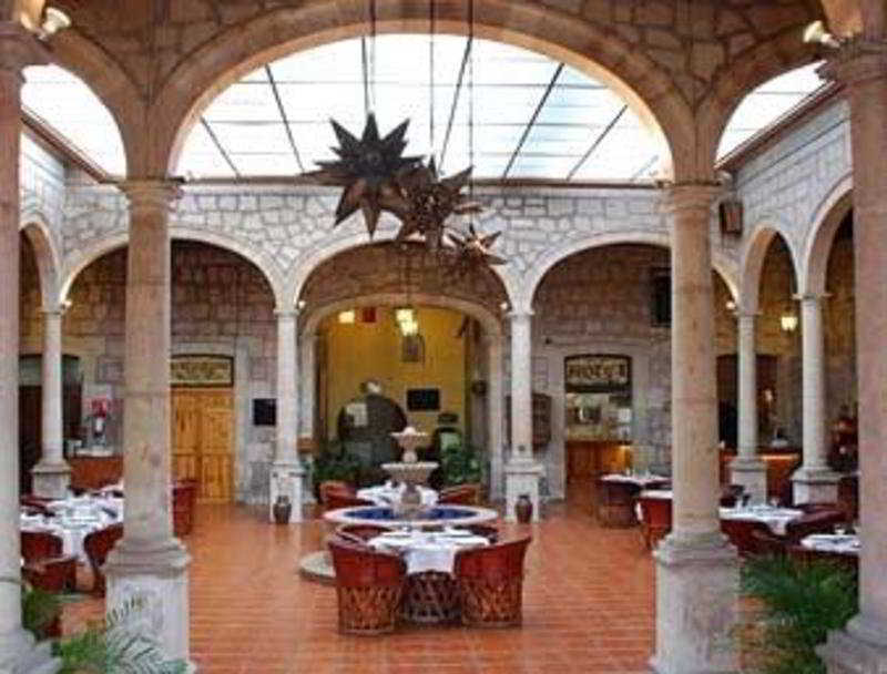 Howard Johnson By Wyndham Morelia Calle Real Restaurace fotografie